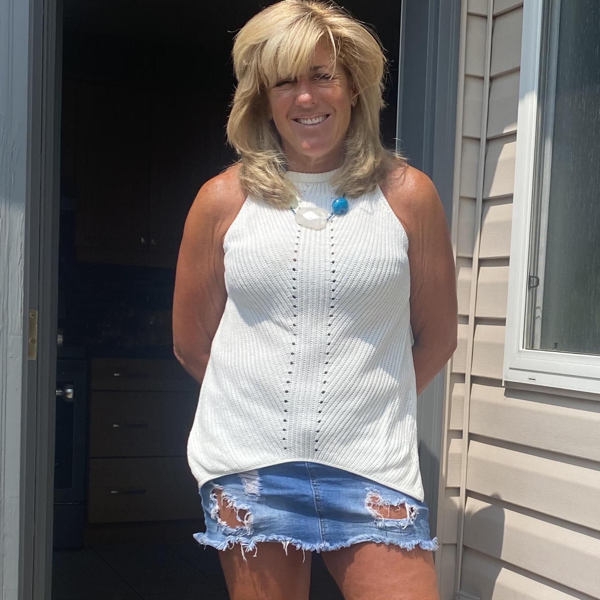 Experienced professional Caring Housesitter Available Immediately
