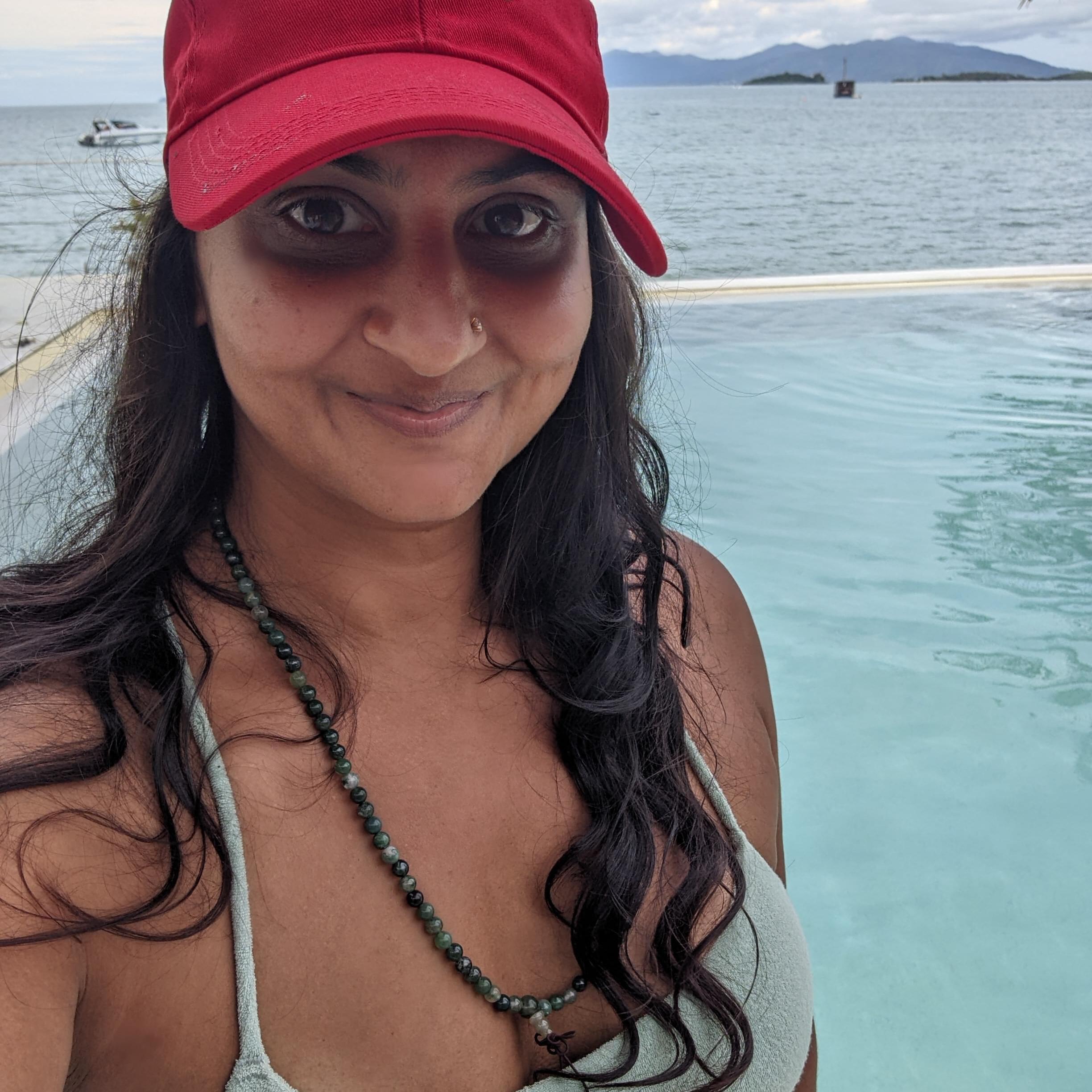 Hi, I'm Anjali! An adventurer and house/pet-sitter. I’m responsible, a remote working professional, and I love cats!