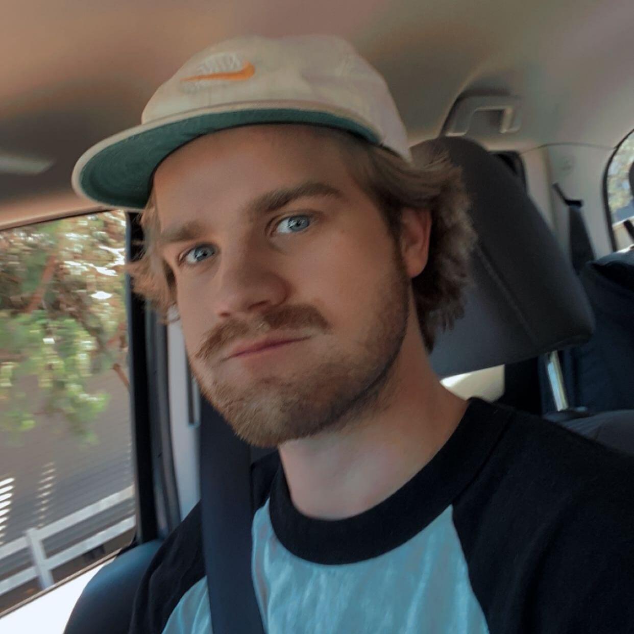House/Plant/animal Sitter Searching to BeHired in the portland Oregon metro area. Willing to do more if need be.