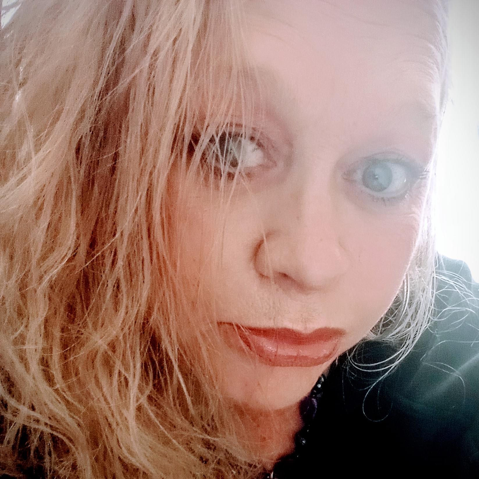 In home Chef, Errands, Daily Chores, Laundry, Gardening, Mail, Grocery Shopping, Meal Planning. Prefer 'LIVEIN' situation.