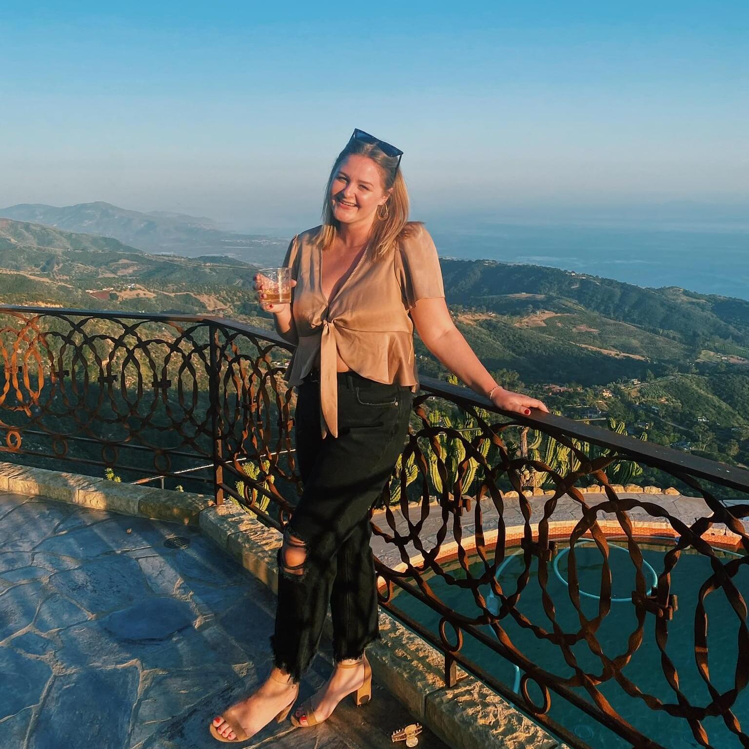 Santa Barbara house and pet sitter looking to help out local families and individuals