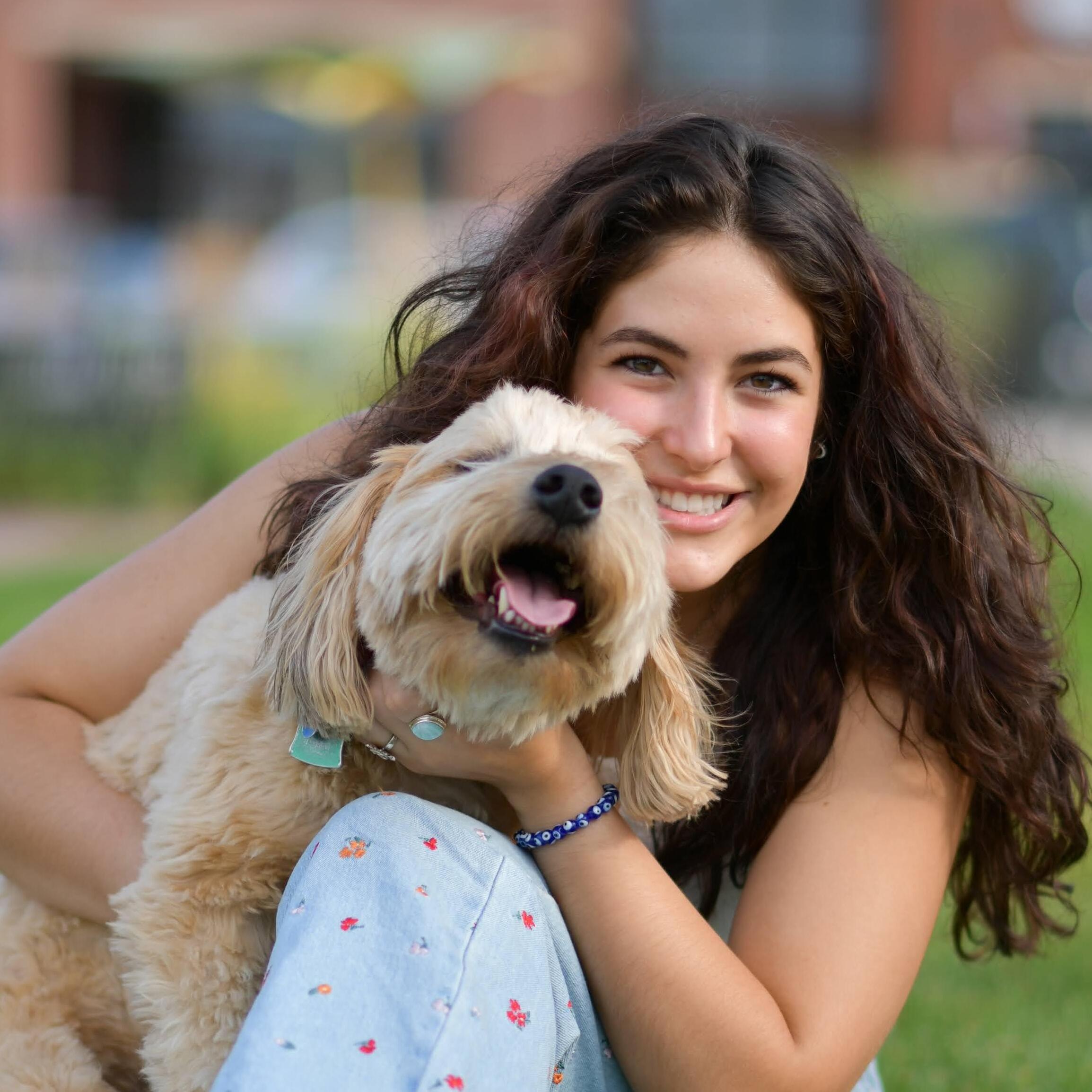 Hello! I'm Carolina I am a journalism student at CSU and I'd love to watch your home.