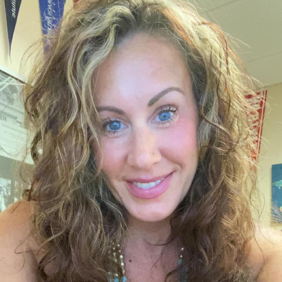 Hello! I’m Dana and I’m looking for occasional house sitting or pet sitting jobs.