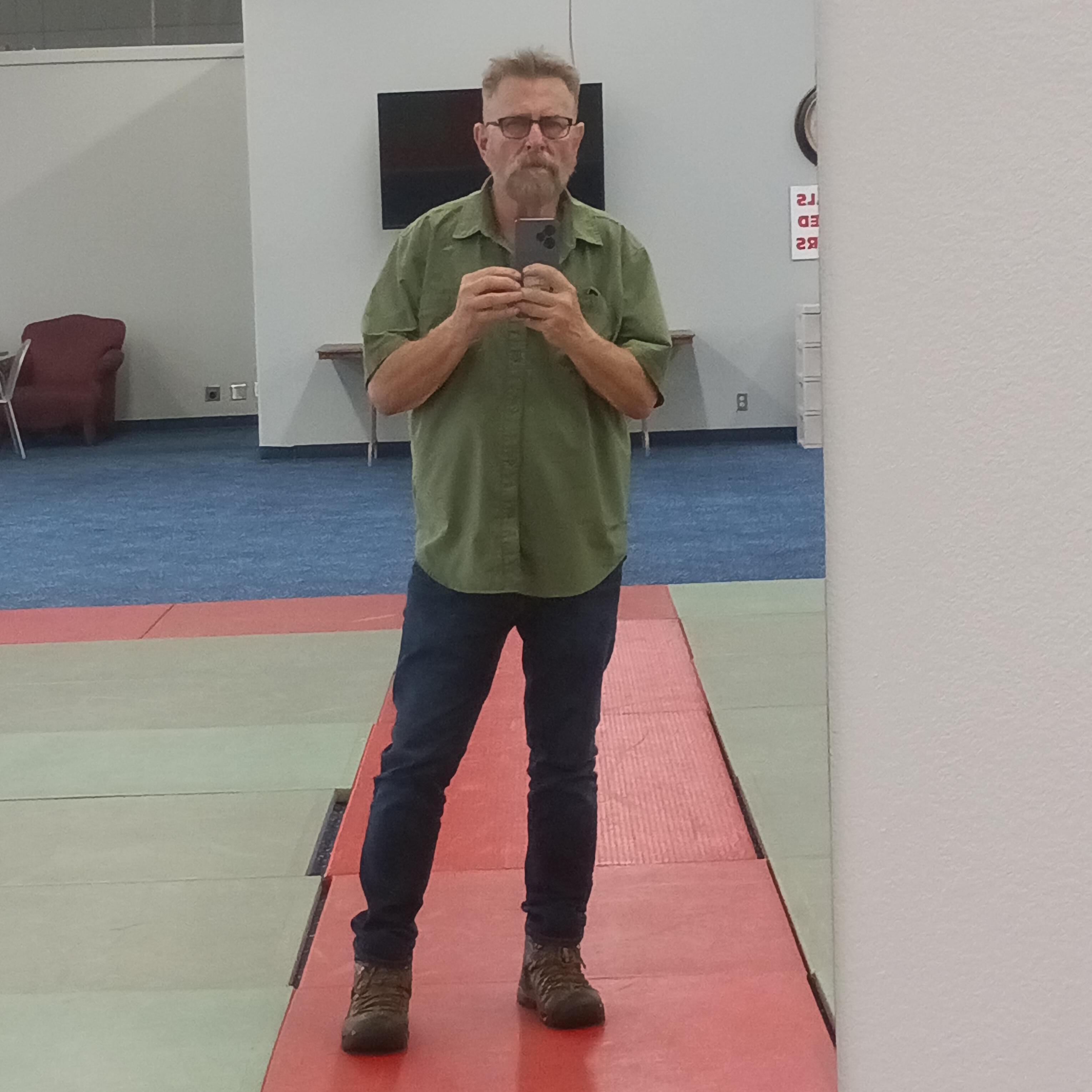 My name is Gary, I'm a semi retired truck driver, I'm very good at lawn care, house repairs