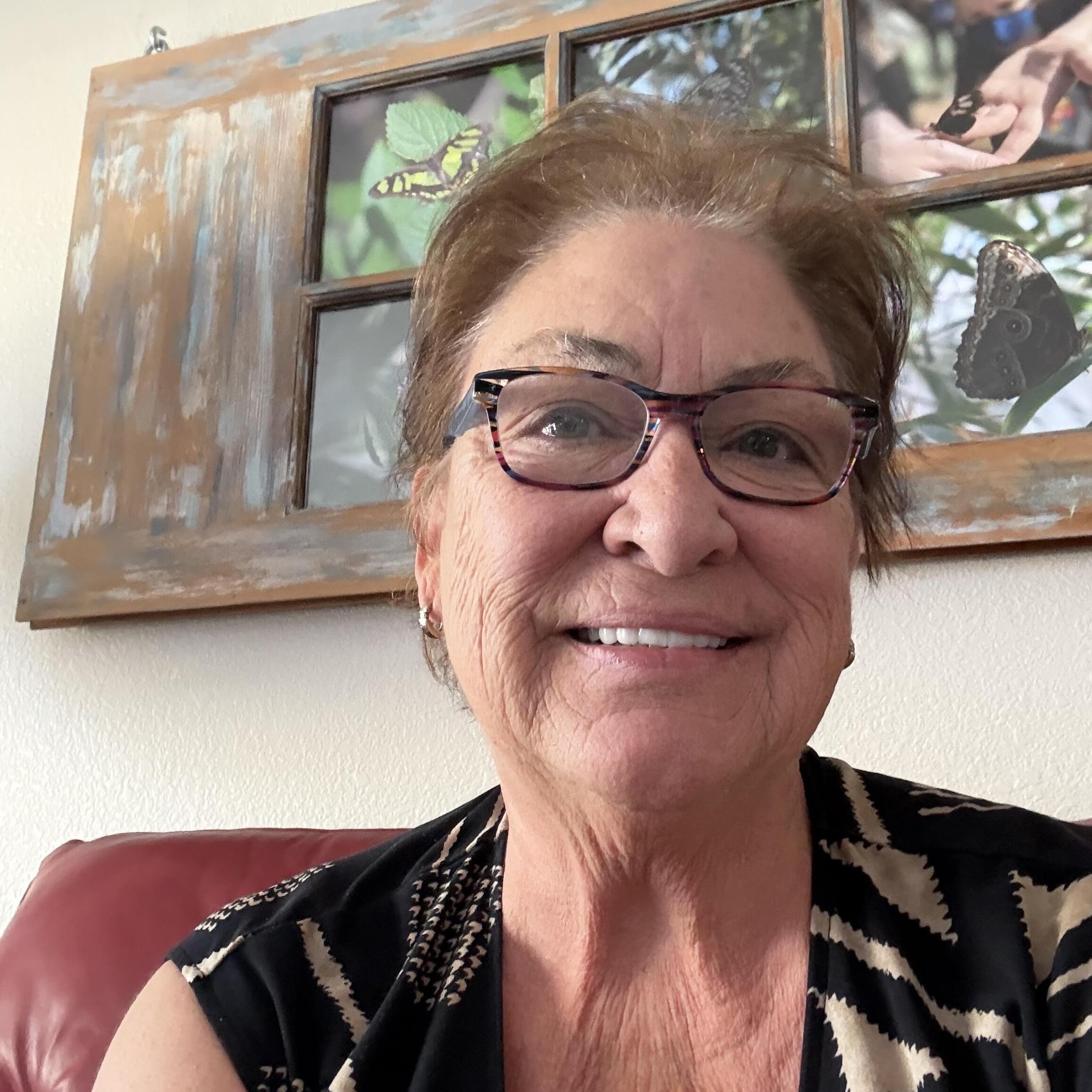 Experienced House Sitter in Phoenix, AZ - Trustworthy and Reliable!