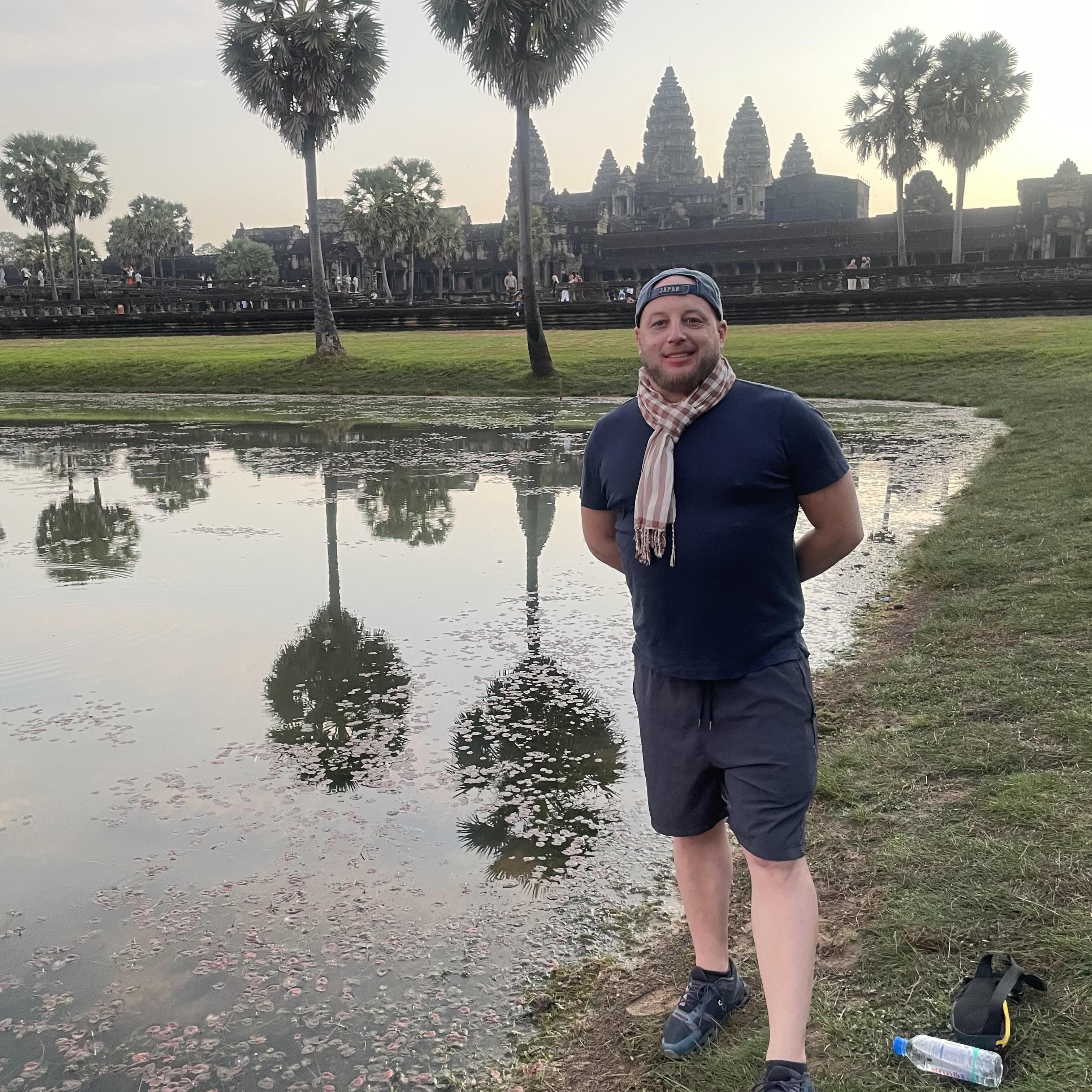 Experienced & Reliable House Sitter in Chicago, IL - Available Now!