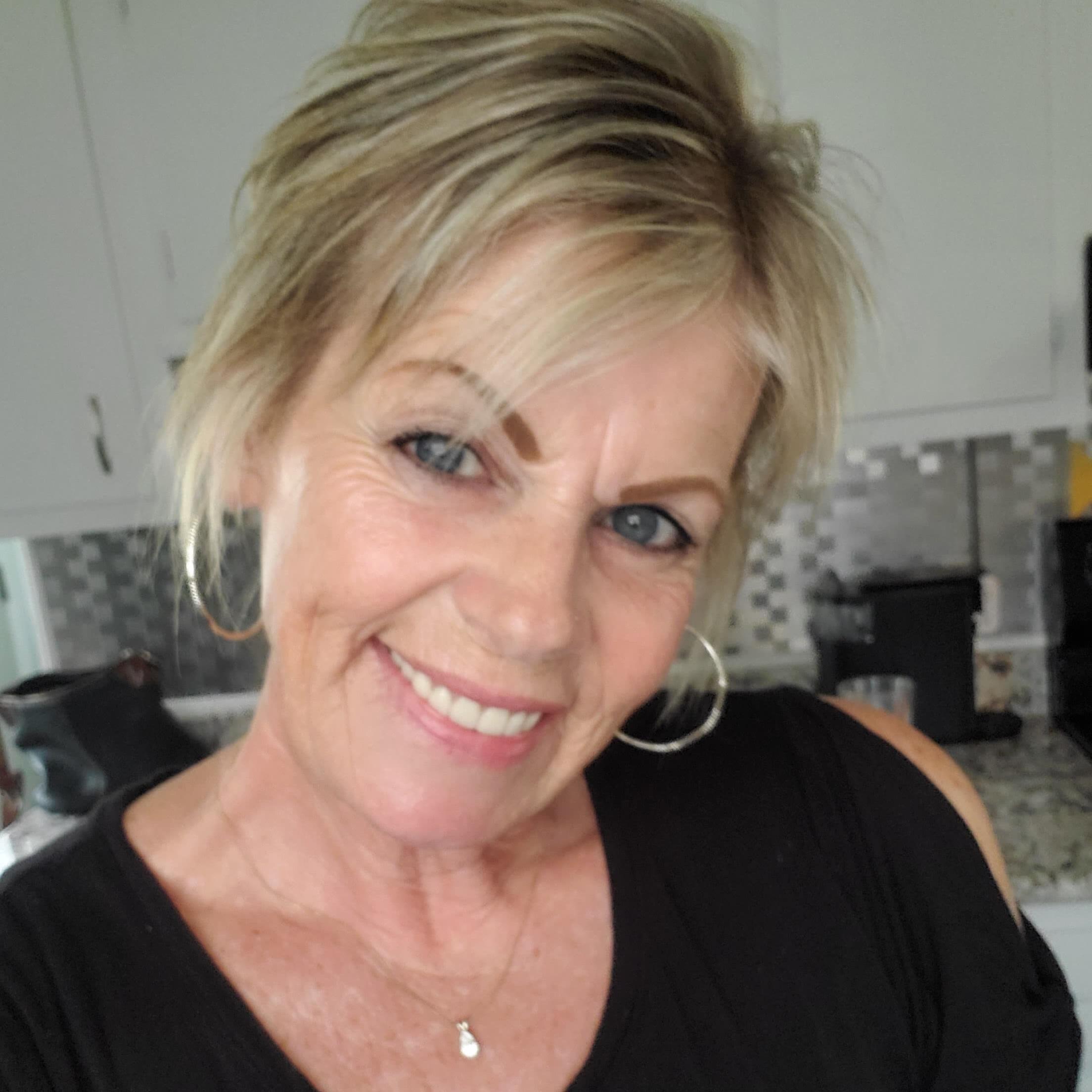 Reliable House Sitter in Marion, Indiana - Available at $75 Daily for Pet Care and Home Management