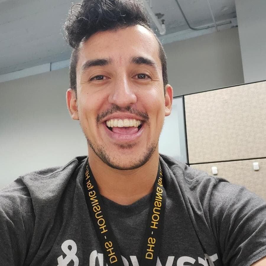 Hi, my name is Edwin!
I'm 30, 6'0, 205 lbs & I'm a social worker that works with the homeless in Los Angeles & Kern County!