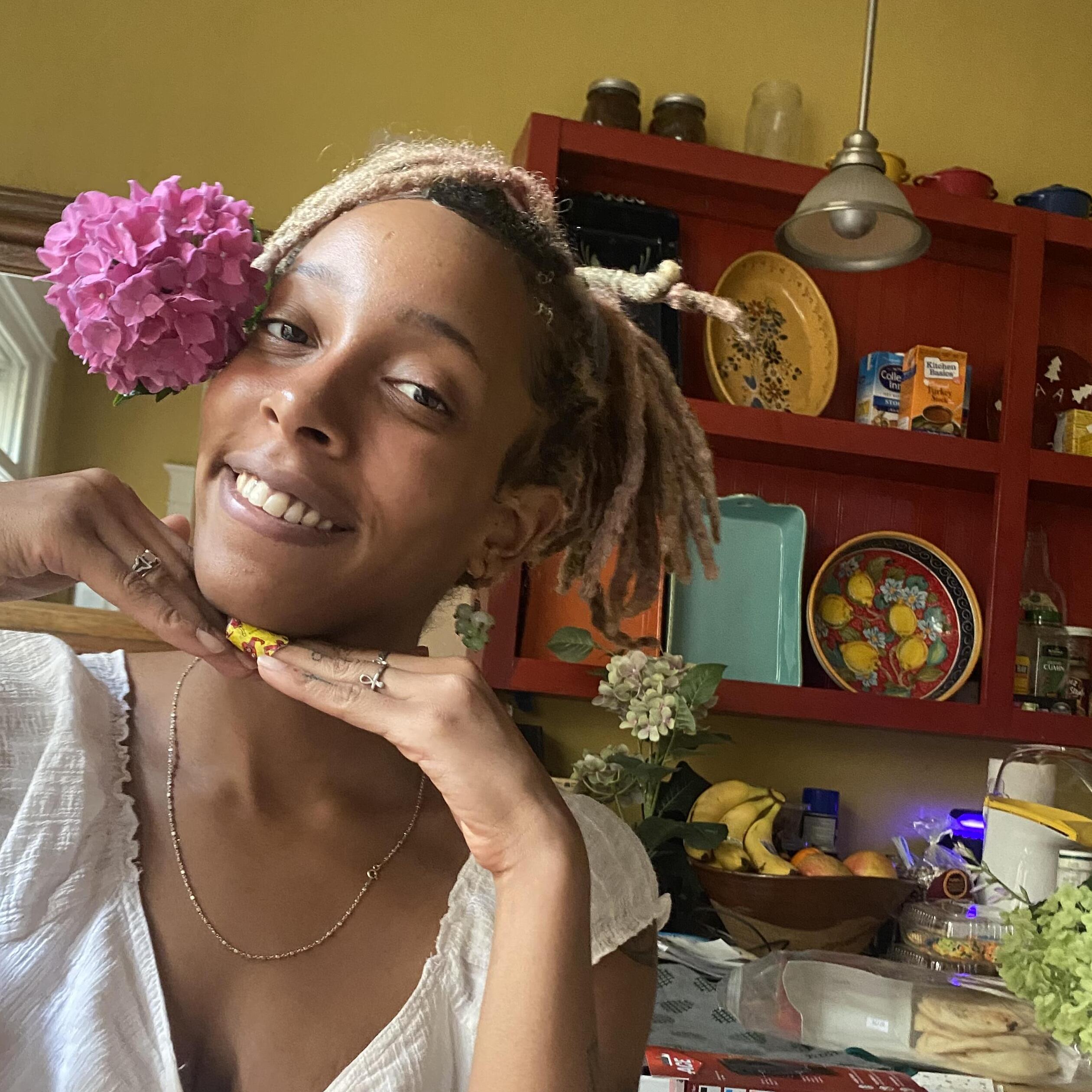 Hi! My name is Iyahbo everyone calls me bo or Taya for short! . I have been a nanny for 4 years & looking for other jobs! :)