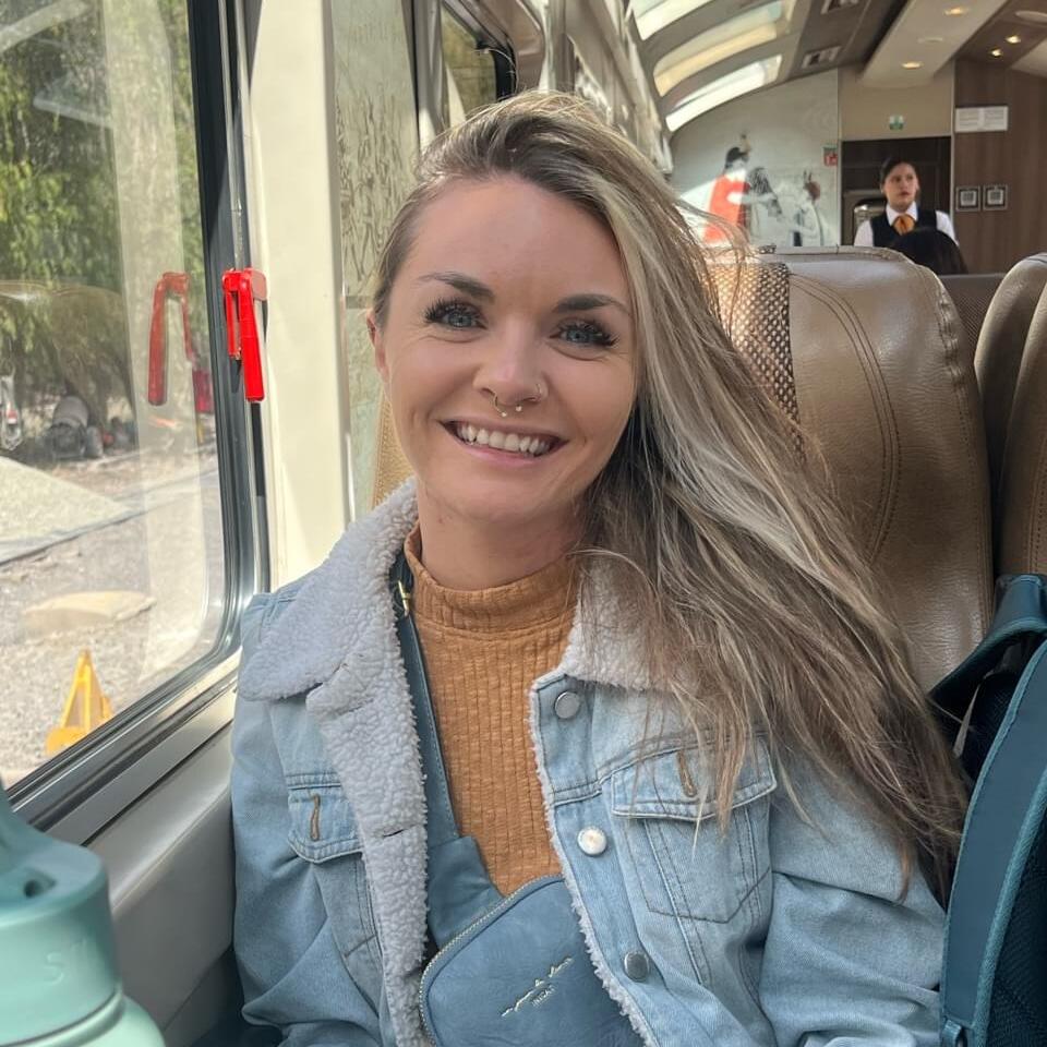 Experienced House Sitter in Los Angeles, CA - $50.0/day - Trusted & Reliable.