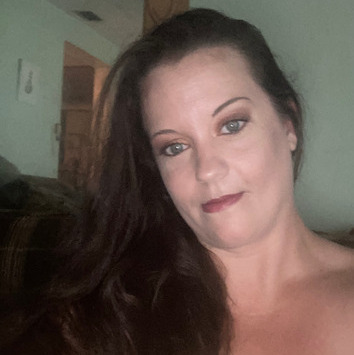Hi my name is Katie I am a college graduate and love kids. Also, I work Ed at a veterinarian for ten years so I love pets to.