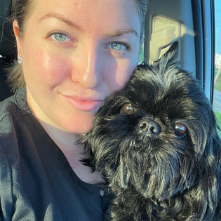 Hello! My name is Jen. I have a lot of experience in house/pet sitting.