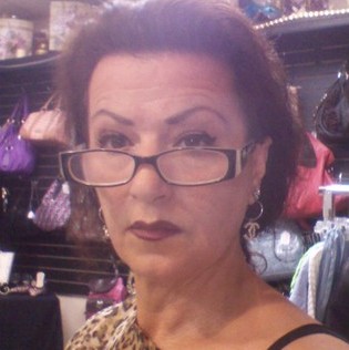 I'm honest, dependable. .
Good with pets and kids
Not much is difficult for me
And a good companion tlegato love ones.