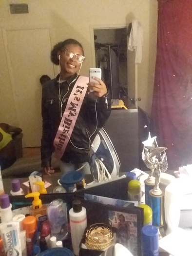 Im Gykai and im offering house sitting and pet sitting.