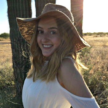 College Student Looking for a House and/or Pet to Sit!