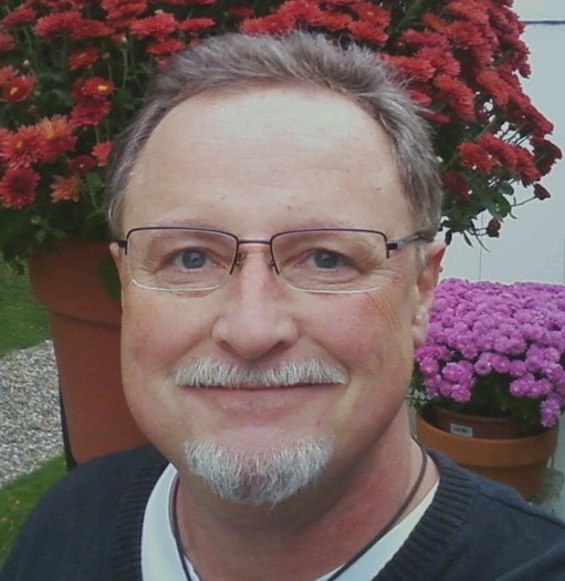 PROFESSIONAL TRUSTED HOUSESITTER w/ MULTIFACETED TALENTS KEEPING HOMES SECURE IN THE US, EU and ASIA.