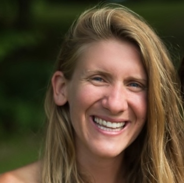 Young professional female- clean, respectful, and adores animals