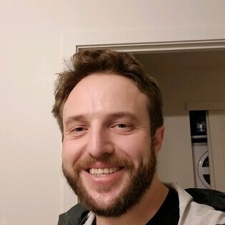 Looking For a House and Petsitter Job in Portland, Oregon