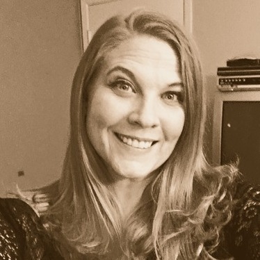 Chandler, Arizona Home Sitter, single mom and trying to make ends meet by make some money to take care of my Family.