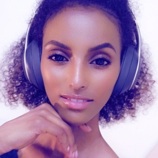 Young Model seeking Toronto House and Plant Sitter, Honest and reliable and with great worth ethic.