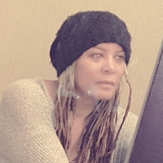 Hi my name is Michelle, I am 57 and went through an early retirement last year. I am looking to get into house sitting.