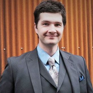 Responsible, professional lawyer looking for work while studying for the bar