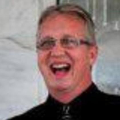 London born San Diego House and Petsitter Searching for Job Opportunities