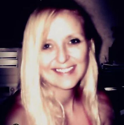Hip and happy house sitter here for hire