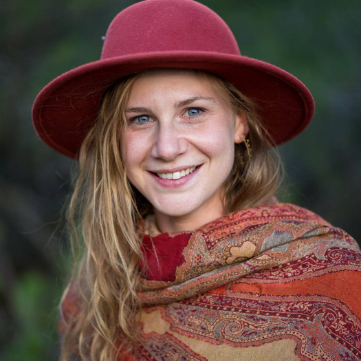 Santa Fe based working professional artist seeks local House and Pet Sitting opportunities.
