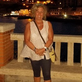 Excellent House Sitter, dog/cat sitter & house cleaner