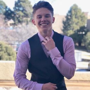 Hi my name is Oshen I am 19 and looking for a partime job while a go to online school. I am offering anything really.