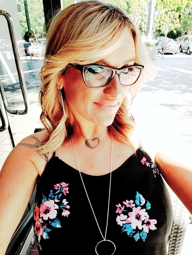 Available: Passionate House and Pet Sitter in Woodland Hills, California..I am a Hair Stylist with pretty flexible hours ..