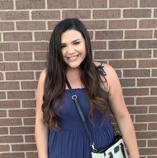 Experienced House/pet sitter looking for a way to help you!