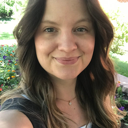 Omaha book lover, movie-enthusiast, & plant / puppy parent seeking house sitting opportunities. I’d love to meet you!